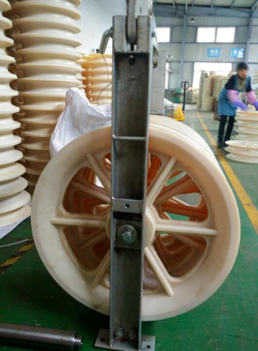 Alambre del diámetro grande que ata bloques con tres piezas de la transmisión de las ruedas